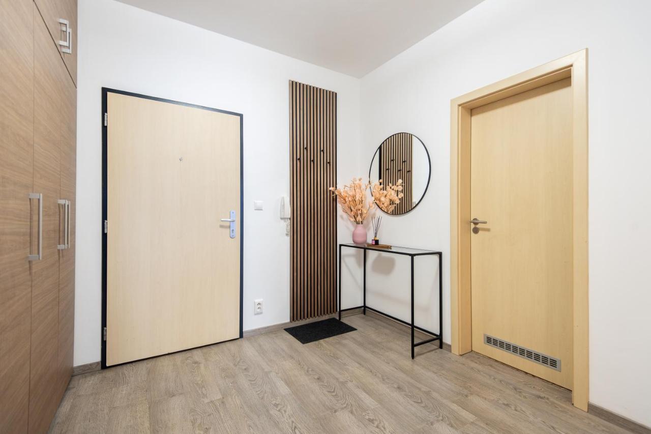 Nova Karolina Apartment Острава Экстерьер фото