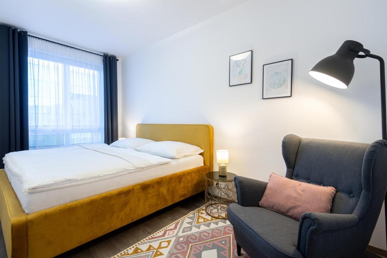 Nova Karolina Apartment Острава Экстерьер фото